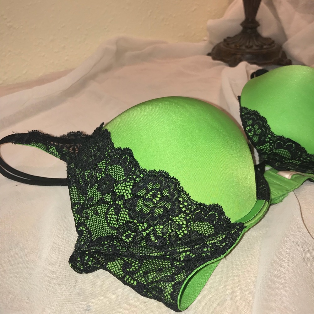 Victoria’s Secret push-up bra in green-size 36D
